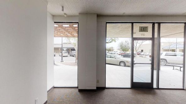 Move-In Ready Retail/Office Storefront @ Downtown Corner: 277 N 5th St, Coalinga, CA 93210